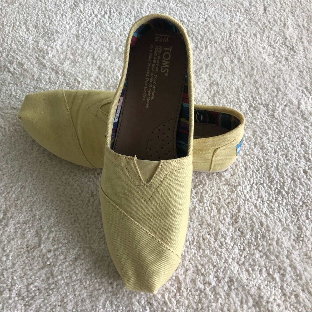 Toms ladies size 7.5 light yellow